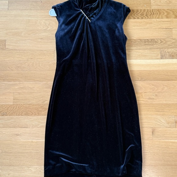 Calvin Klein Womens Sheath Dress XS  Black Velvet Mock Neck Short Sleeve Midi - Picture 4 of 6